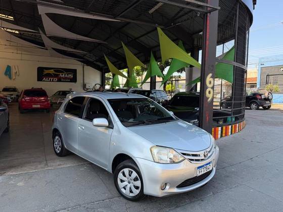 TOYOTA ETIOS 1.3 XS 16V FLEX 4P MANUAL TOYOTA ETIOS 1.3 XS 16V FLEX 4P MANUAL